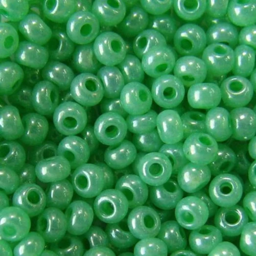 17356 Салатовый с глянцевым блеском, непрозрачный Бисер Preciosa