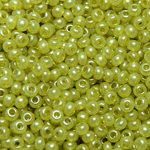 17786 Салатовый с глянцевым блеском, непрозрачный Бисер Preciosa
