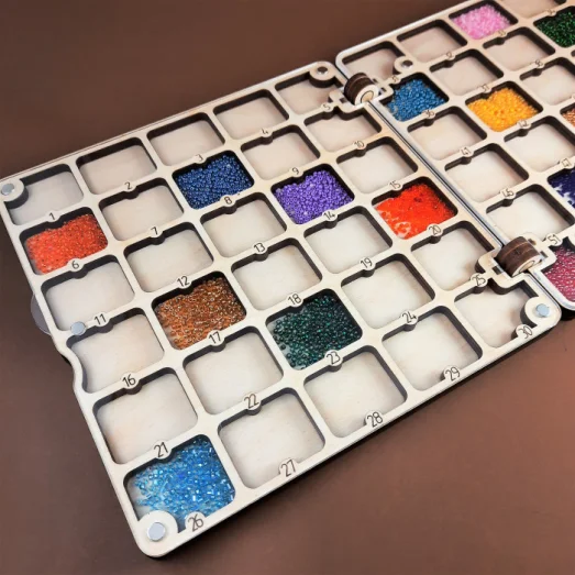 ОРГ-060166к Деревянный органайзер для бисера Книжка на 60 ячеек, с двумя акриловыми крышками внутри