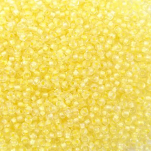 38184 Бисер Preciosa стеклянный со светло-жёлтым прокрасом глазурь