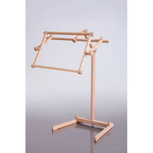 ДНС-28 Напольный станок для вышивания "Аист" с гобеленовыми пяльцами 25х32 см