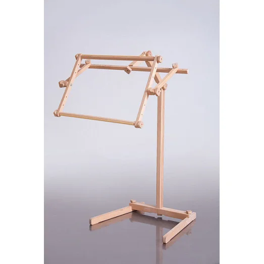 ДНС-29 Напольный станок для вышивания "Аист" с гобеленовыми пяльцами 30х40 см