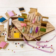 FLZB(N)-062 Шкатулка для рукоделия из фанеры - 46 бобинок. Волшебная Страна